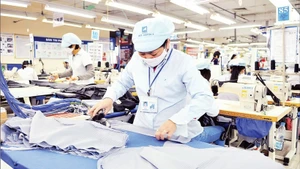 Рабочие корпорации «May 10» производят одежду на экспорт. (Фото: Нгуен Данг)
