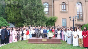 Члены Партии вдали от Родины обращают внимание к XIV съезду КПВ с верой и ожиданиями в будущее страны