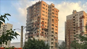 Здание, разрушенное в результате авиаудара Израиля по столице Ирана Тегерану 13 июня 2025 года. Фото: AA/ВИА