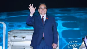 Премьер-министр Фам Минь Тьинь прибыл в Куала-Лумпур, начав рабочую поездку для участия в 47-м саммите АСЕАН и сопутствующих мероприятиях. (Фото: ВИА)