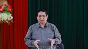 Премьер-министр Фам Минь Тьинь проводит рабочую встречу с Постоянным бюро провинциального партийного комитета Тханьхоа по вопросам социально-экономического развития. (Фото: ВИА)