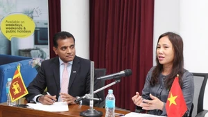 Посол Вьетнама Чинь Тхи Там отвечает на вопросы представителей предприятий. (Фото предоставлено Посольством)