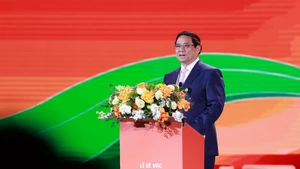 Премьер-министр Фам Минь Тьинь выступает с заключительным словом на Первой Осенней ярмарке 2025 года. (Фото: ВИА)