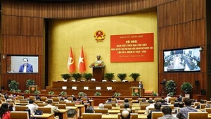 Председатель НС Чан Тхань Ман выступает с руководящей речью на конференции. (Фото: ВИА)