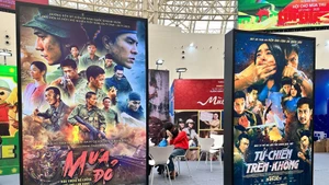 Фильмы «Красный дождь» и «Воздушная битва» демонстрируются бесплатно на 3-м этаже, в зале 6 ярмарочного комплекса. (Фото: ВИА)