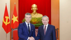 Генеральный секретарь ЦК КПВ То Лам принимает Министра войны США Пита Хегсета в здании ЦК КПВ. (Фото: ВИА)