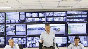 Генсекретарь То Лам выступает на рабочей встрече с руководством города Хюэ (Фото: ВИА)