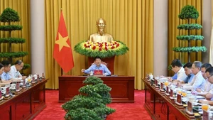 Президент Лыонг Кыонг во время рабочей встречи с Канцелярией Президента.