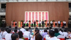 Департамент образования и подготовки кадров Ханоя проводит церемонию запуска Недели непрерывного обучения 2024 года. (Фото: Кюинь Нгуен)