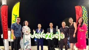 Представители вьетнамских туристических компаний на FITVEN 2025. (Фото: ВИА)