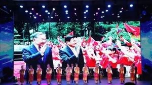 Творческий номер, прославляющий особые отношения между Вьетнамом и Лаосом. (Фото: ВИА)