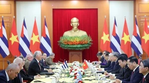 Генеральный секретарь То Лам провёл переговоры с Первым секретарём Коммунистической партии Кубы, Президентом Кубы Мигелем Диас-Канелем Бермудесом. (Фото: ВИА)