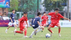 Футболисты в матче All-Star, сыгранном смешанными составами из разных стран.