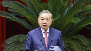 Генеральный секретарь ЦК КПВ То Лам выступает на 15-м пленуме Центрального комитета КПВ XIII созыва. (Фото: ВИА)