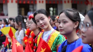 Проект по подготовке высококачественных кадров из числа этнических меньшинств на период 2026–2035 годов с видением до 2045 года отражает приверженность Правительства формированию кадрового ядра этнических меньшинств для служения социально-экономическому развитию и обеспечения национальной обороны и безопасности. (Фото: Vietnamnet.vn)