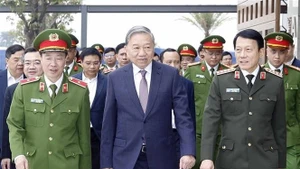 Во второй половине дня 29 декабря 2025 года Генеральный секретарь То Лам посетил и провёл рабочую встречу в Национальном центре данных № 1 (в Высокотехнологичном парке Хоалак, Ханой). (Фото: ВИА)