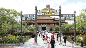 Памятники комплекса Императорской цитадели (Дайной) являются одним из самых популярных объектов для посещения туристами в Хюэ. (Фото: ВИА)