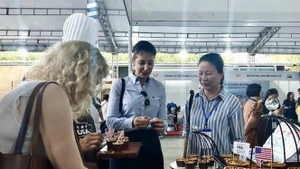 Дегустация блюд, приготовленных прямо на месте в рамках программы «Открой для себя сельское хозяйство США». (Фото: ВИА)