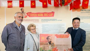 Представление 80-летнего пути независимости, свободы, счастья Вьетнама на Празднике газеты «Юманите»