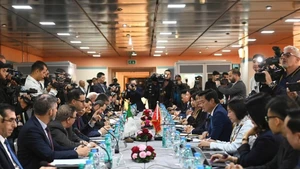 Общий вид пленарного заседания 13-й вьетнамско-алжирской Межправительственной комиссии. (Фото: Министерство строительства)