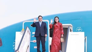 Премьер-министр Фам Минь Тьинь и его супруга начали официальный визит в Государство Кувейт. (Фото: ВИА)