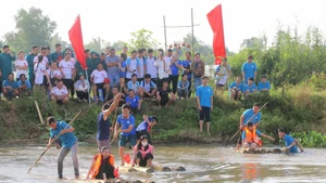 [Фото] Уникальный Праздник сезона разлива в провинции Анзянг