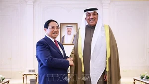 Премьер-министр Фам Минь Тьинь проводит встречу с Наследным принцем Кувейта шейхом Сабахом аль-Халедом аль-Хамадом ас-Сабахом. (Фото: ВИА)