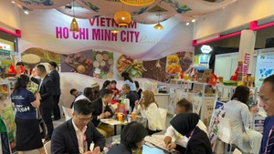 Вьетнамские стенды привлекли внимание большого числа закупщиков и дистрибьюторов. (Фото: ВИА)