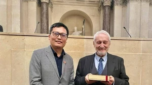 Доцент, кандидат наук Нгуен Туан Кыонг стал вторым вьетнамцем, избранным членом-корреспондентом Французской академии надписей и изящной словесности.