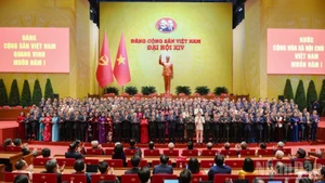 Центральный комитет КПВ XIV созыва представился съезду.