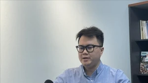 Энзо Сим Хонг Джун, исследователь истории и обороны Юго-Восточной Азии в Малайзии, поделился своими оценками стратегии развития, а также всё более укрепляющихся позиций Вьетнама. (Фото: ВИА)