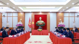 Генеральный секретарь ЦК КПВ То Лам провел телефонные переговоры с Первым секретарем ЦК Коммунистической партии Кубы, Президентом Кубы Мигелем Диас-Канелем вечером 26 января (по ханойскому времени). (Фото: ВИА)