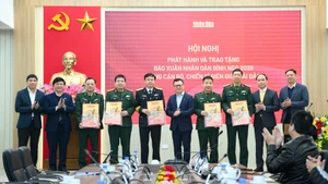 Газета «Нянзан» передала 40 тысяч экземпляров весеннего номера газеты военнослужащим на границе и на островах