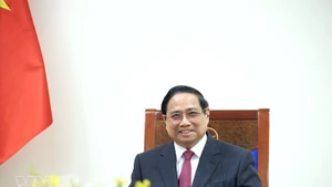 Премьер-министр Фам Минь Тьинь провёл телефонный разговор с Премьер-министром Сингапура Лоуренсом Вонгом. (Фото: ВИА)