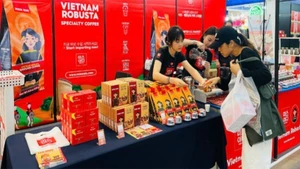 На выставке бренд MISS EDE представил готовый обжаренный кофейный продукт под названием MISS EDE Vietnam Robusta.
