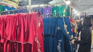 Продукция вьетнамских предприятий лёгкой промышленности представлена на ярмарке. (Фото: ВИА)