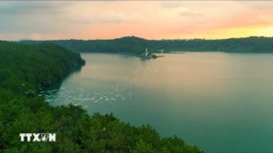 Озеро Т’Нынг, также известное как Бьенхо, называют «глазами Плейку»; это одна из самых известных туристических достопримечательностей провинции Жалай. (Фото: ВИА)