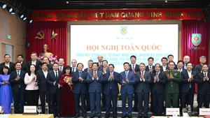 [Фото] Премьер-министр Фам Минь Тьинь принял участие в конференции по подведению итогов работы юридической отрасли за 2025 год