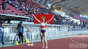 Нгуен Тхи Нгок принесла ценную золотую медаль в беге на 400 метров среди женщин. (Фото: Хоанг Минь)