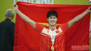 Чан Хынг Нгуен завоевал золотую медаль в плавании на дистанции 200 м комплексным стилем. (Фото: Минь Хоанг)