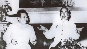 Президент Хо Ши Мин и Президент Кейсон Фомвихан. (Архивное фото)