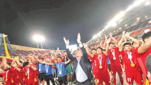 «Как будто с нами Дядюшка Хо в день великой победы...» — с гордостью поют футболисты сборной U22 Вьетнама.