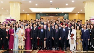 Во второй половине дня 8 февраля 2026 года в здании ЦК КПВ Генсекретарь То Лам встретился с делегацией выдающихся представителей вьетнамской диаспоры, участвующих в программе «Весна Родины». (Фото: ВИА)