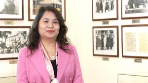 Доктор Нгуен Куинь Лиен отвечает на вопросы о мероприятиях по подготовке к выборам депутатов Национального собрания (НС) XVI созыва и депутатов народных советов всех уровней на срок полномочий 2026–2031 годов. (Фото: ВИА)