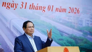 Премьер-министр председательствовал на шестом заседании Руководящего комитета по важнейшим проектам в сфере железнодорожного транспорта. (Фото: ВИА)