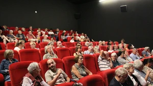 Французские зрители на премьере документального фильма «Руки, хранящие традиционный огонь».