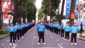 Молодёжь участвует в массовом выступлении на Молодёжном фестивале города Хошимин 2026 года. (Фото: ВИА)