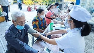 С 2026 года каждый житель города Хошимина будет поэтапно проходить периодический медицинский осмотр или скрининговое обследование не реже одного раза в год. (фото: ВИА)