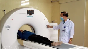 Компьютерная томография лёгких пациентов в Намдиньской лёгочной больнице. (Фото: ВИА)