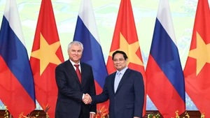 Премьер-министр Фам Минь Тьинь и Председатель Государственной Думы Вячеслав Володин. (Фото: Чан Хай)